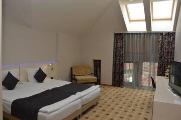 Фото номера Семейный номер Отель National Palace Hotel г. Сливен 2