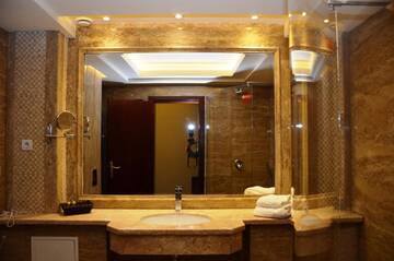 Фото номера Полулюкс (для 2 взрослых) Отель National Palace Hotel г. Сливен 2