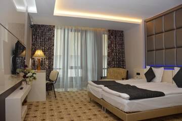 Фото номера Двухместный номер Делюкс с 2 отдельными кроватями Отель National Palace Hotel г. Сливен 2