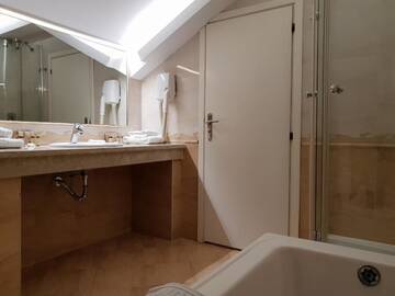 Фото номера Полулюкс (для 4 взрослых) Отель National Palace Hotel г. Сливен 3