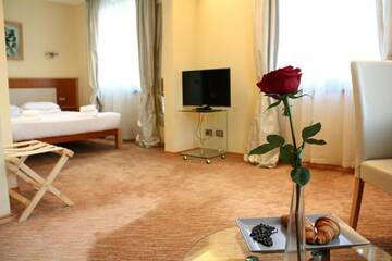 Фото номера Полулюкс Делюкс Отель Hotel Park Central г. Сливен 3