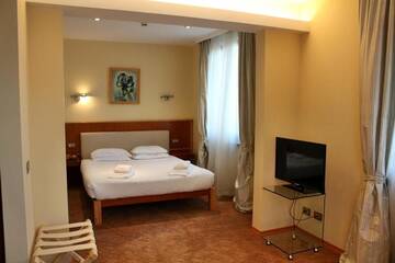 Фото номера Полулюкс Делюкс Отель Hotel Park Central г. Сливен 4