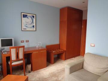 Фото номера Двухместный номер с 2 отдельными кроватями Отель Hotel Park Central г. Сливен 4