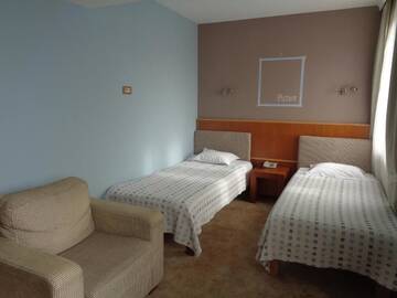 Фото номера Двухместный номер с 2 отдельными кроватями Отель Hotel Park Central г. Сливен 5