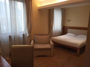 Фото номера Полулюкс Отель Hotel Park Central г. Сливен 2