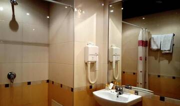Фото номера Трехместный номер Гостевой дом Chakarova Guest House г. Сливен 14