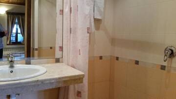 Фото номера Трехместный номер Гостевой дом Chakarova Guest House г. Сливен 12