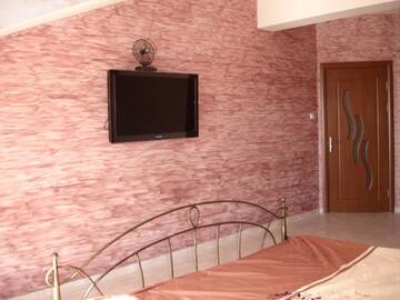 Фото номера Двухместный номер Делюкс с 1 кроватью и балконом Гостевой дом Guesthouse Teos г. Сливен 4