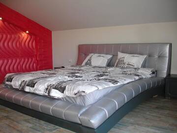 Фото номера Двухместный номер с 1 кроватью и балконом Гостевой дом Guesthouse Teos г. Сливен 4