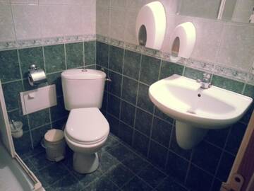 Фото номера Двухместный номер с 2 отдельными кроватями и балконом Отель Family Hotel Kredo г. Сливен 2